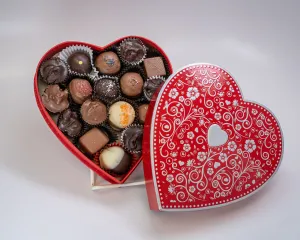 Heart box, red and silver, 8 ounces